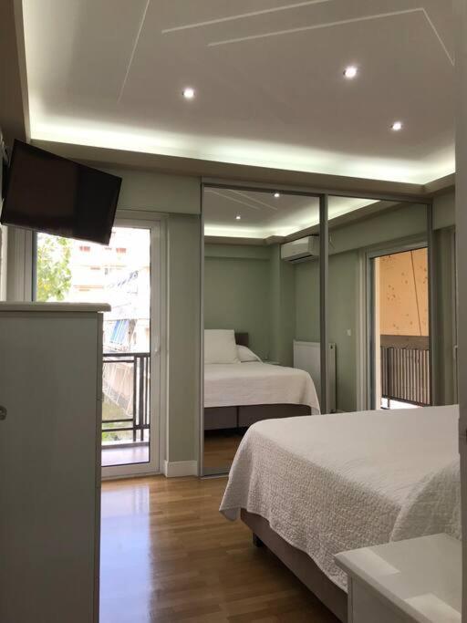 Finer Things Flisvos Beach Condo In Palaio Faliro Atenas Exterior foto