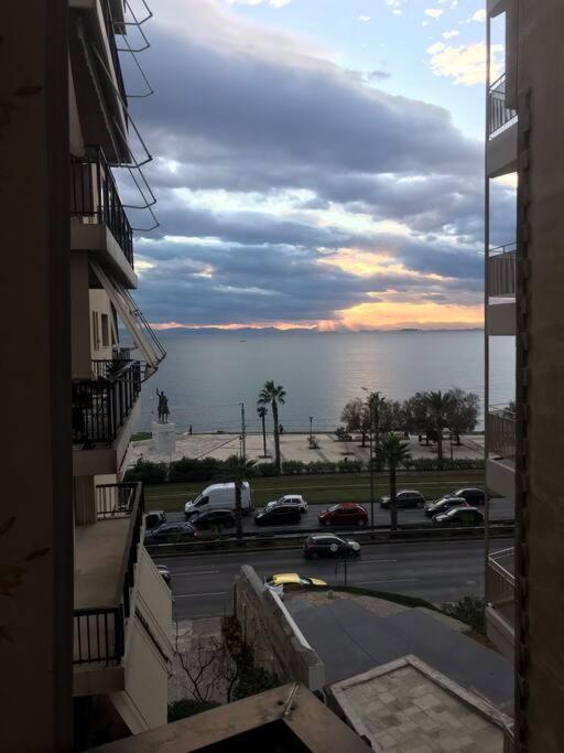 Finer Things Flisvos Beach Condo In Palaio Faliro Atenas Exterior foto