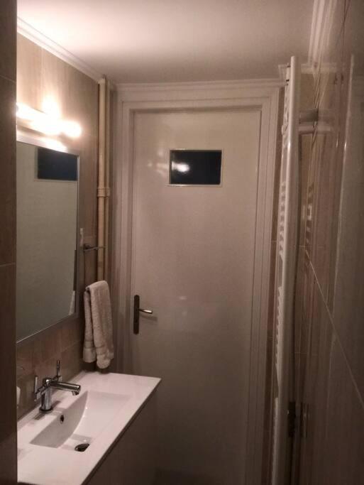 Finer Things Flisvos Beach Condo In Palaio Faliro Atenas Exterior foto