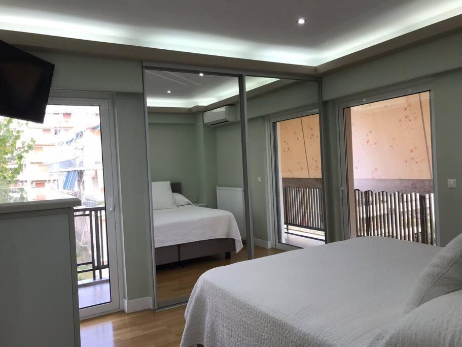 Finer Things Flisvos Beach Condo In Palaio Faliro Atenas Exterior foto