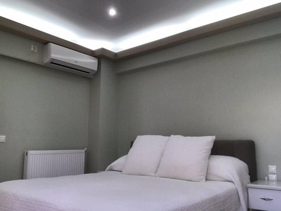 Finer Things Flisvos Beach Condo In Palaio Faliro Atenas Exterior foto