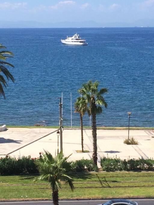 Finer Things Flisvos Beach Condo In Palaio Faliro Atenas Exterior foto
